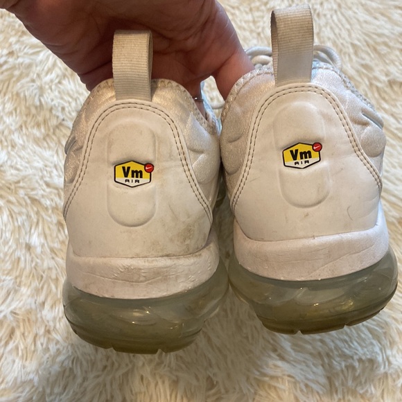 Nike Men’s Vapor Max size 10 preowned 
White - Picture 6 of 7